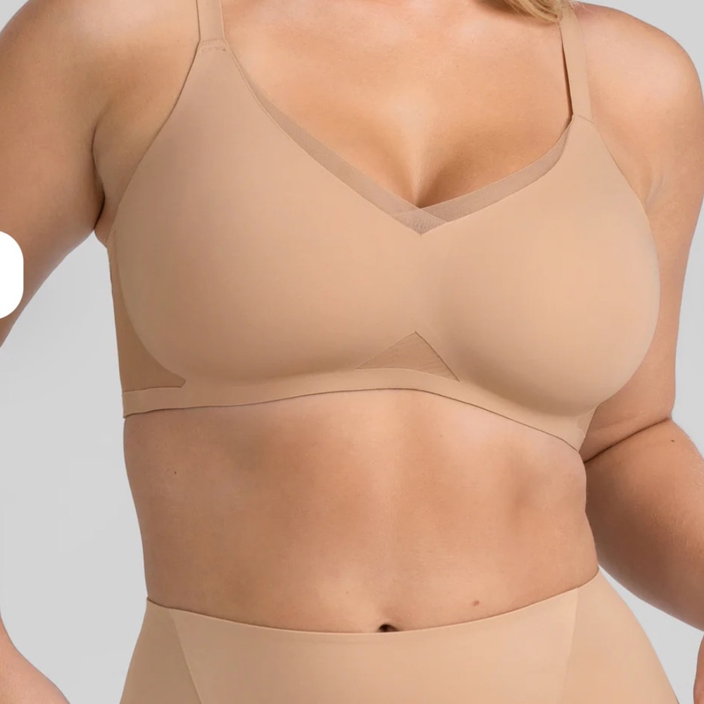 Lot of 2 Honeylove Crossover Bras in Tan Beige Size 32C
New without tags